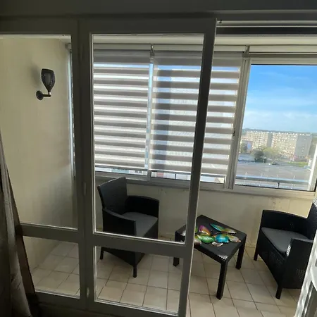 Proche Commerce Et Universite 1