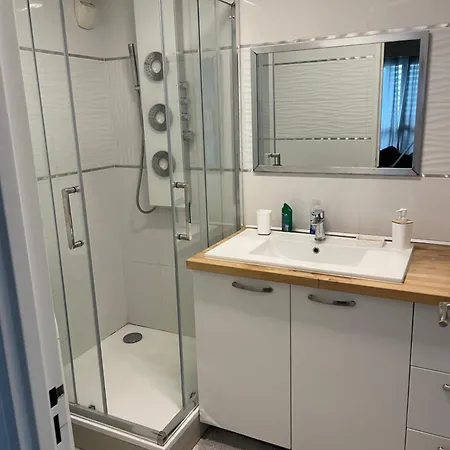 Proche Commerce Et Universite 1 * ברסט