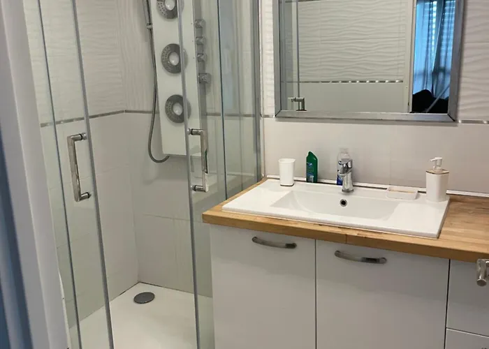 Proche Commerce Et Universite 1 * Breszt