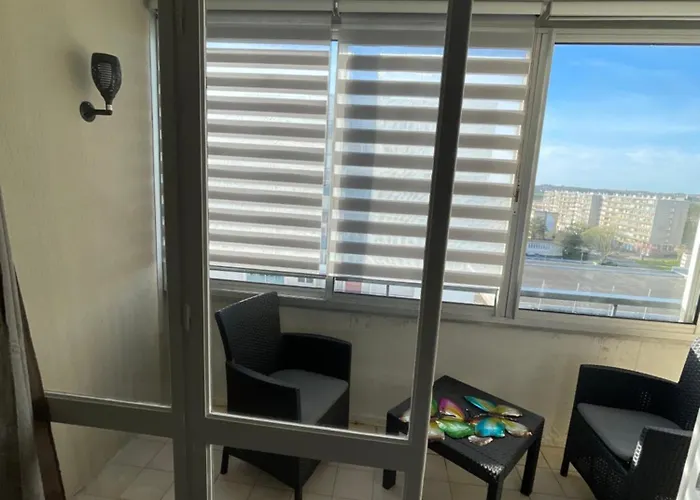 Proche Commerce Et Universite 1